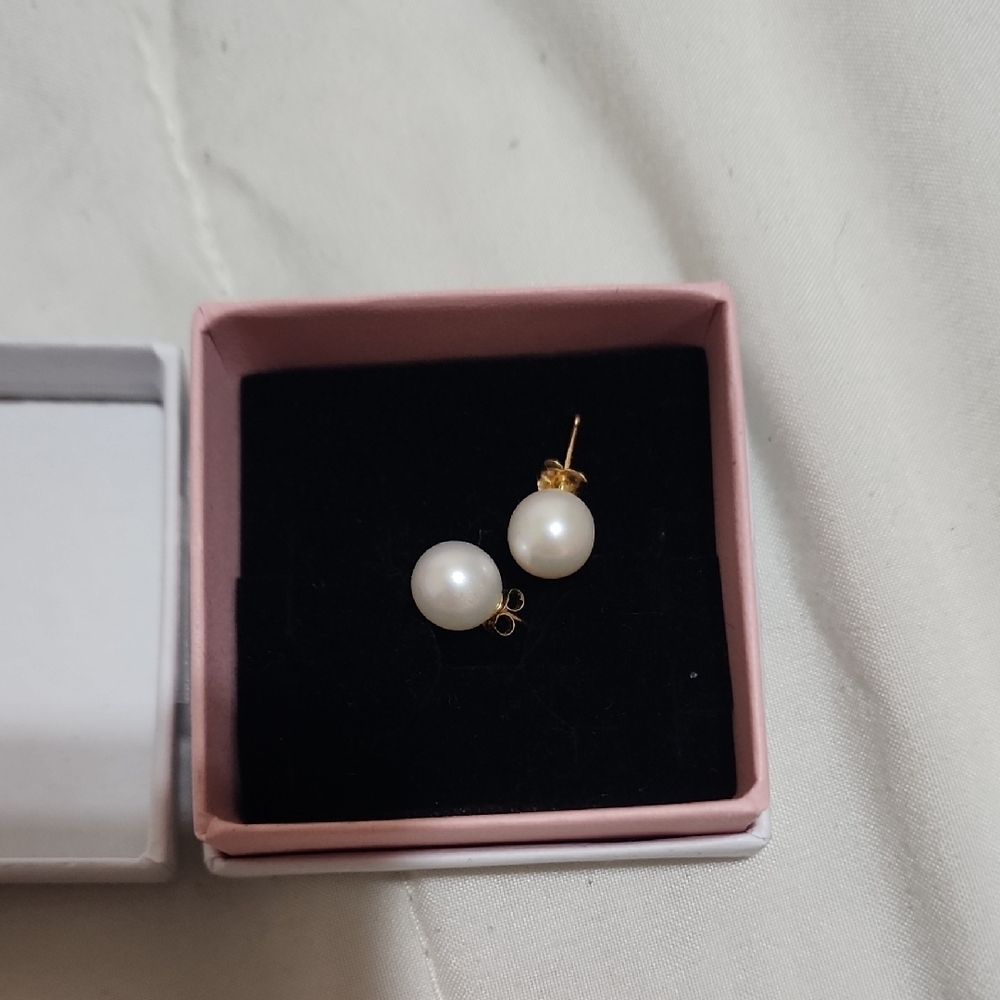 Elegant Gold and White Pearl Earrings